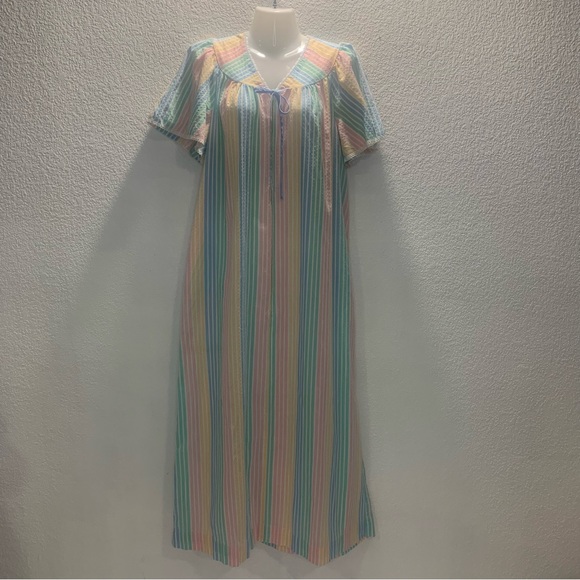 Lindsay Jordan Multicolor Pastel Striped Zipper front Nightgown - Picture 2 of 6